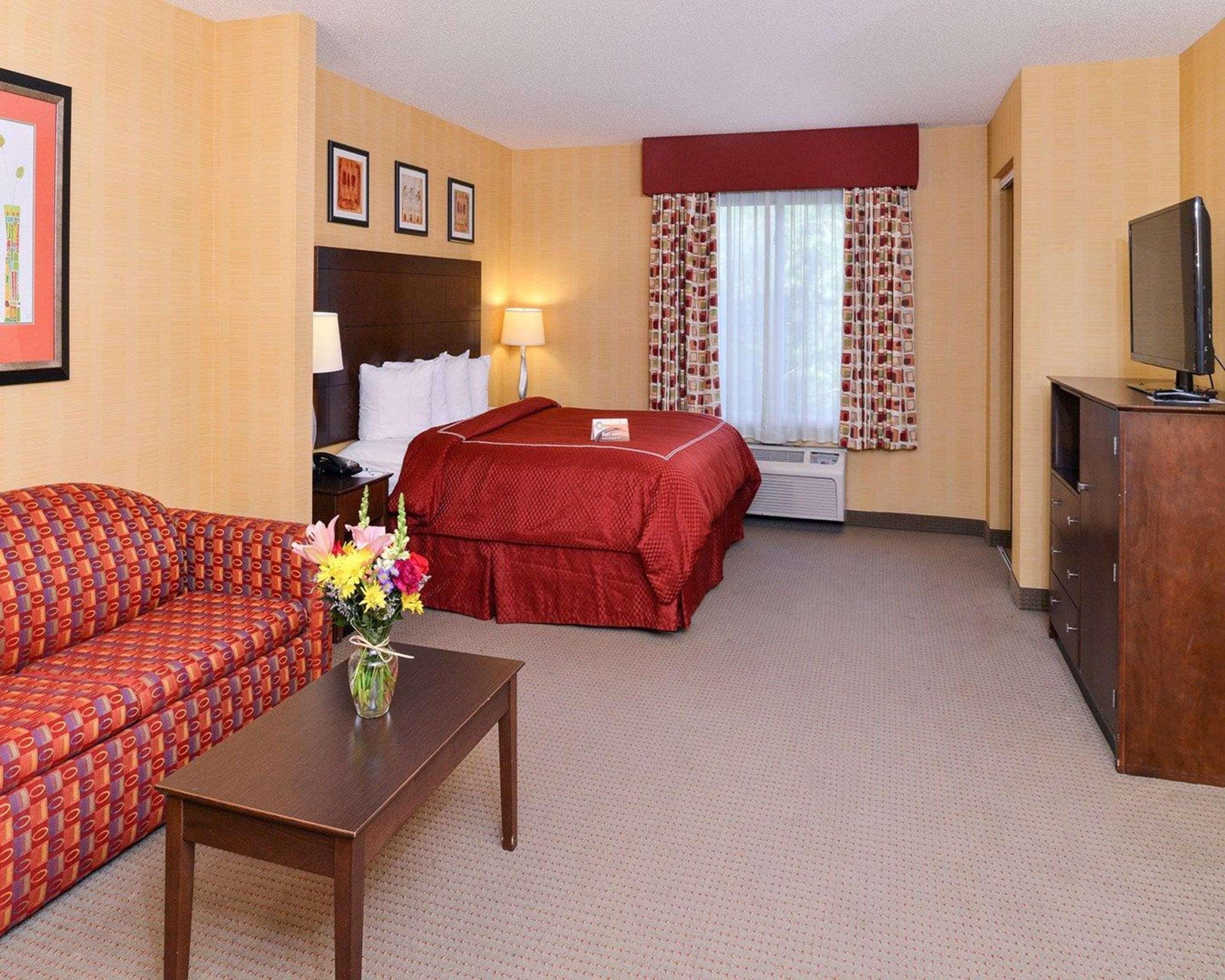 Quality Suites Stratford Exterior photo