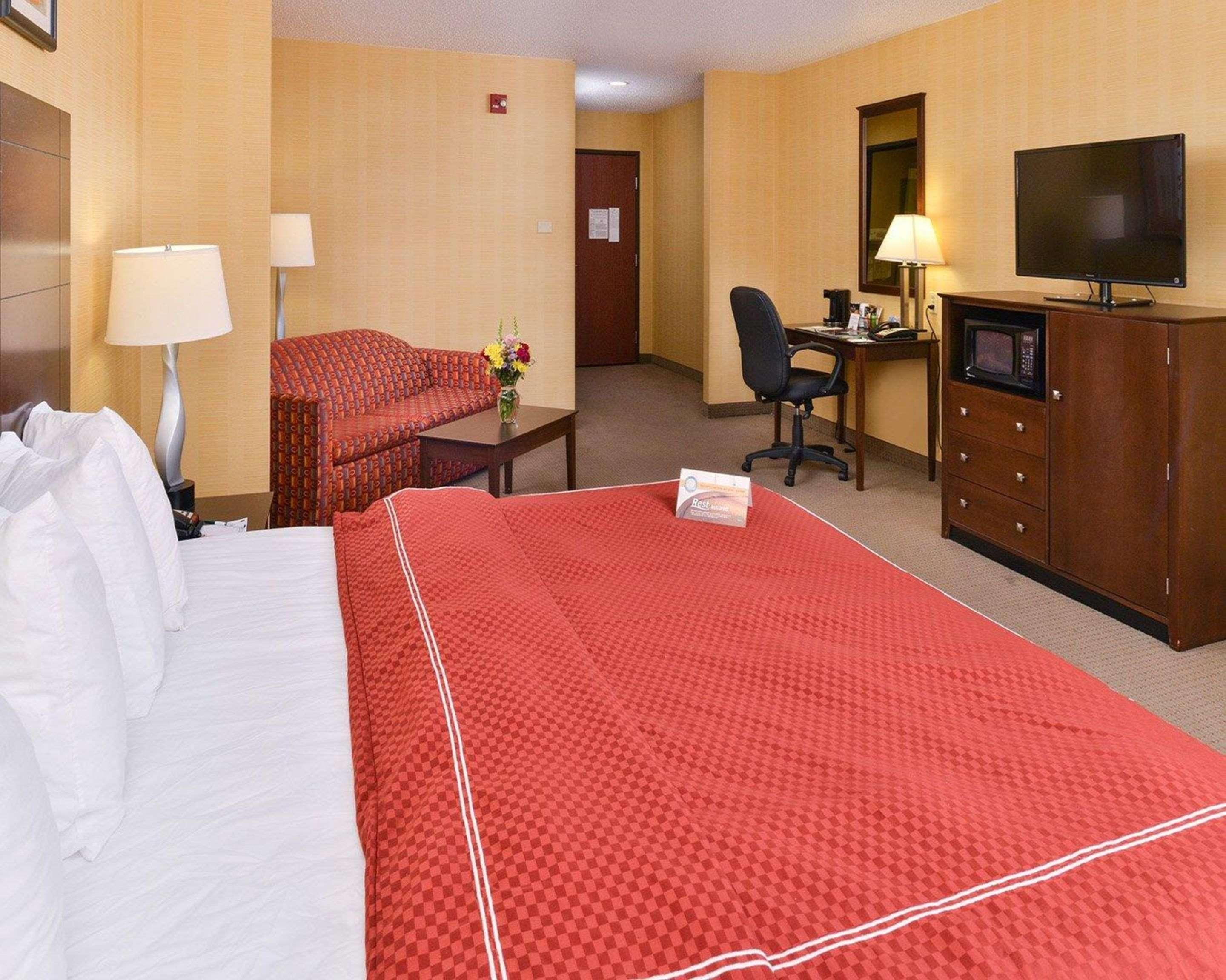 Quality Suites Stratford Exterior photo