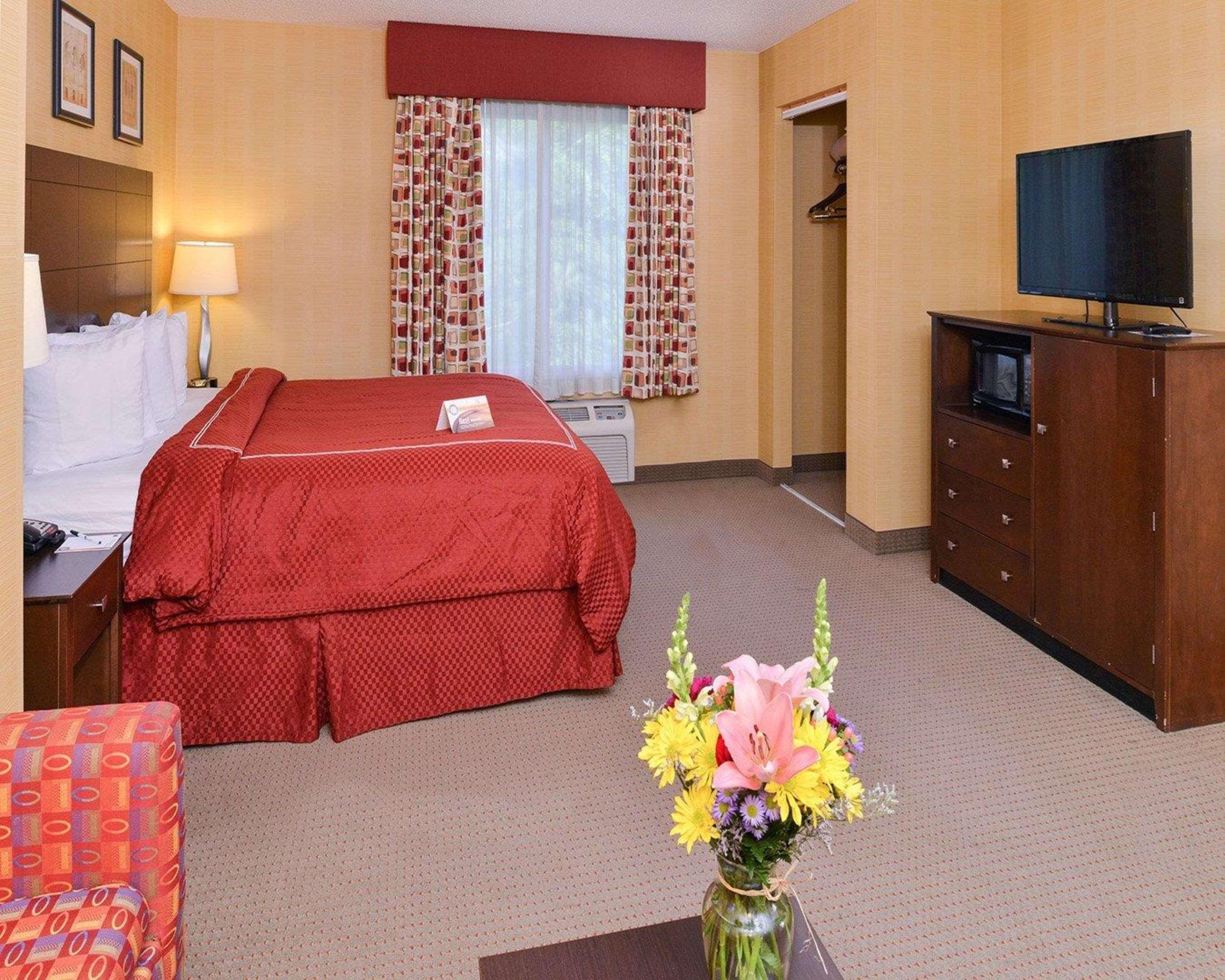 Quality Suites Stratford Exterior photo