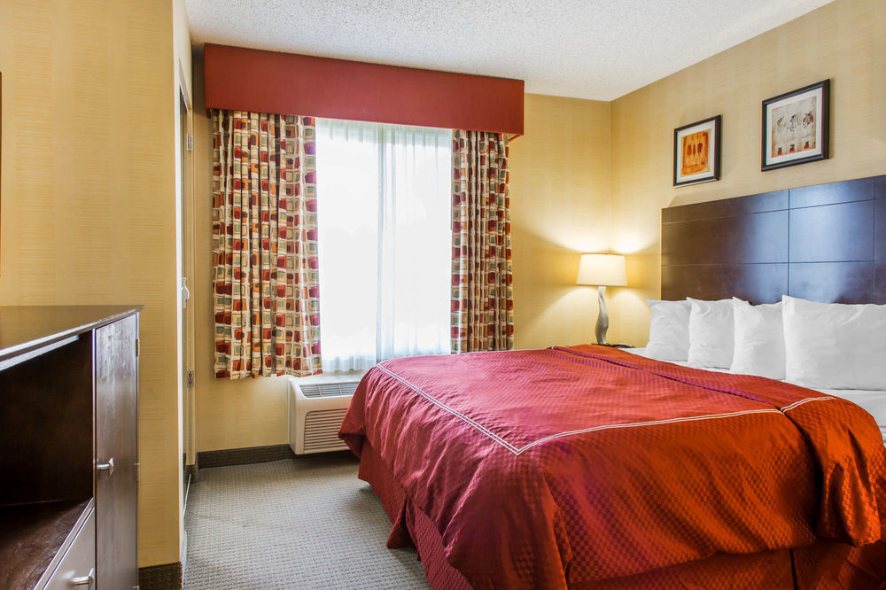 Quality Suites Stratford Exterior photo